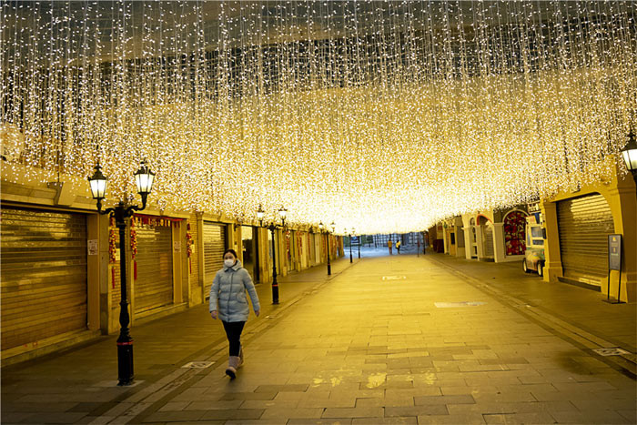 Một con phố mua bán ở Vũ Hán vắng tanh khi chính quyền ra lệnh đóng cửa thành phố giữa lúc dịch bệnh viêm phổi cấp do virus corona chủng mới bùng phát.