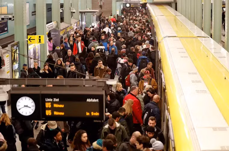 Kinh ngac thu do nuoc Duc truoc va sau khi dich COVID-19 bung phat