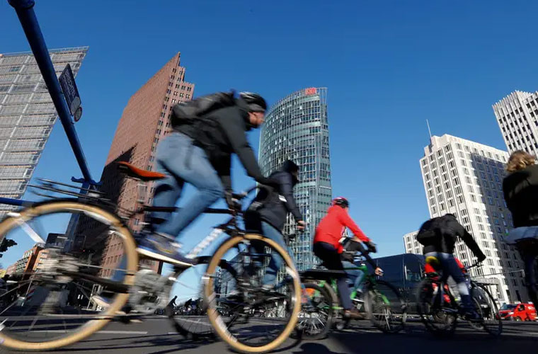 Bức ảnh chụp giao lộ lớn nhất Berlin, Potsdamer Platz, vào năm 2019 lúc giờ cao điểm.