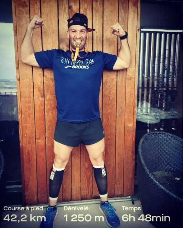 Elisha Nochomovitz ở Toulouse, Pháp, đã chạy 7 tiếng đồng hồ chỉ ở ban công dài có 7m tại nhà.