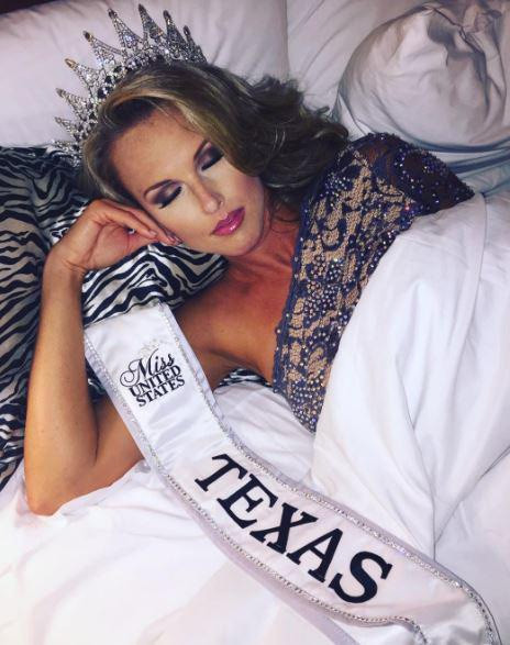 Còn cô gái này, một nữ cảnh sát Texas, đã lên ngôi Hoa hậu Texas năm 2017.