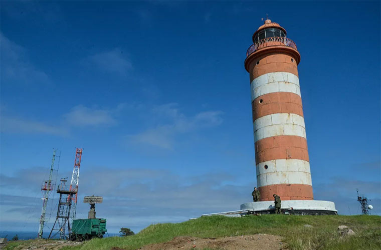 Ngọn hải đăng phía Bắc đảo Hogland. Đảo Hogland nằm ở giữa Vịnh Phần Lan, cách đảo Kotlin 150 km về phía tây. Hiện ngọn hải đăng này không cho khách tham quan vào.