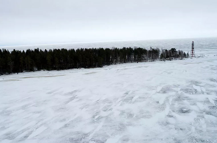 Ngọn hải đăng trên đảo Ivanovsky nằm ở lối vào Vịnh Petrozavodsk, hồ Onega, Nga.