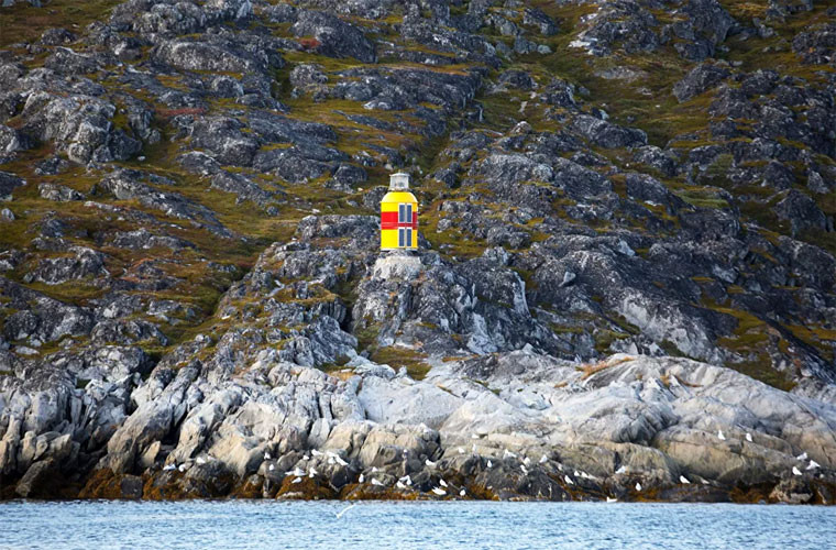 Ngọn hải đăng trên đảo Greenland. Theo những người đã ghé thăm địa điểm này thì khó có nơi nào hẻo lánh như nơi đây.