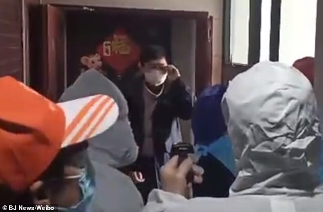 Nam sinh Trung Quoc tron khoi 