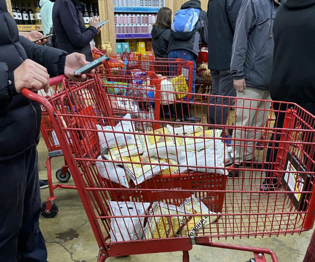 Một khách hàng mua tới 57 gói ngô đông lạnh, khiến nhiều người khó hiểu.