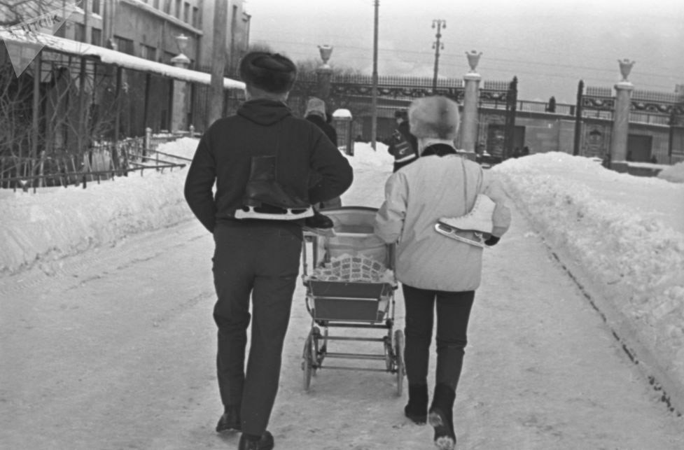 Một gia đình rủ nhau đi chơi trong công viên Gorky ở trung tâm Moscow.