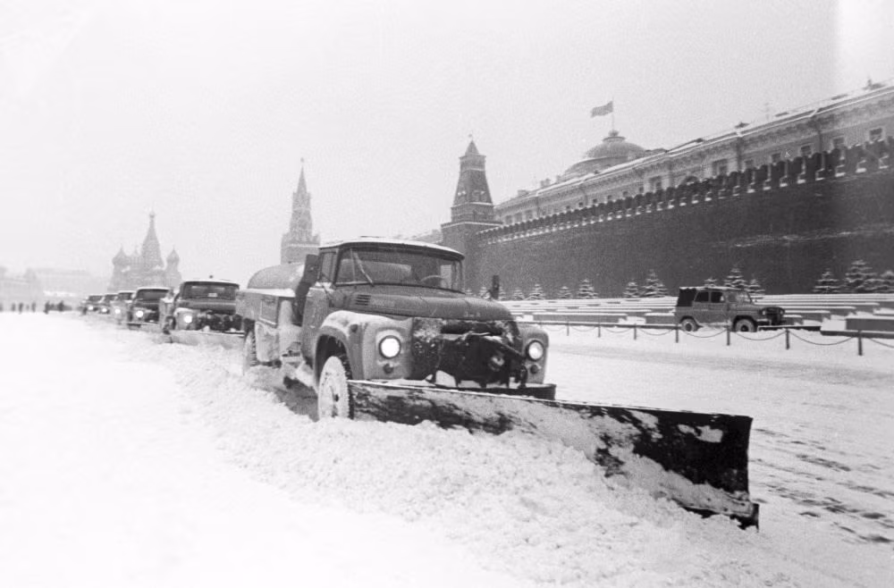 Các con phố ở Moscow được dọn sạch sẽ sau khi tuyết rơi. Mời độc giả xem thêm video: Bảo tàng đồ cũ thời Liên Xô (Nguồn video: VTC14)