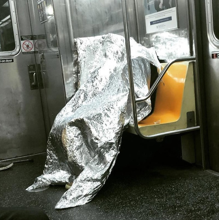 Tôi muốn gói gọn mình lại để khỏi ai làm phiền.