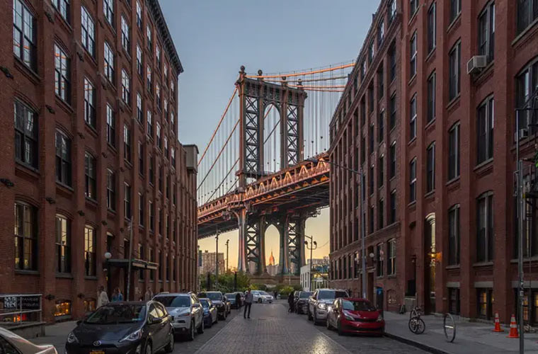 Dù liên tục bị cây cầu Brooklyn làm lu mờ nhưng cầu Manhattan vẫn xứng đáng để chiêm ngưỡng.