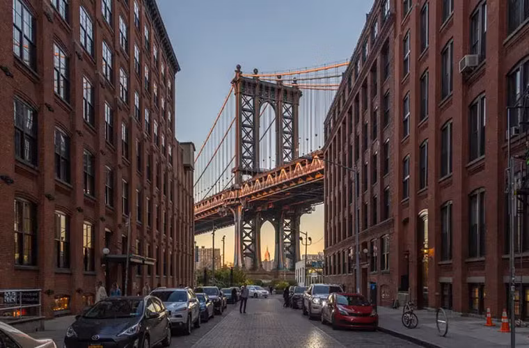 Dù liên tục bị cây cầu Brooklyn làm lu mờ nhưng cầu Manhattan vẫn xứng đáng để chiêm ngưỡng.