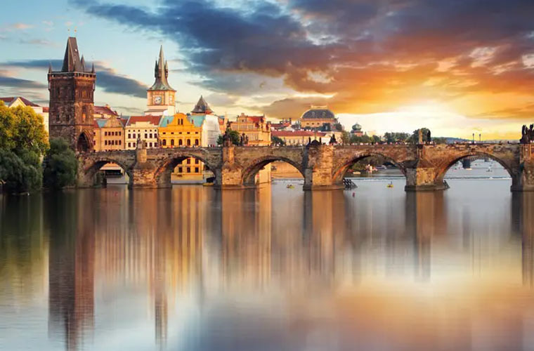 Cầu Charles ở Prague, Cộng hòa Séc, đã có từ thế kỷ 15.