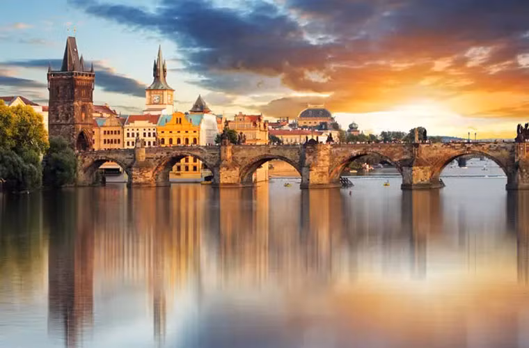 Cầu Charles ở Prague, Cộng hòa Séc, đã có từ thế kỷ 15.