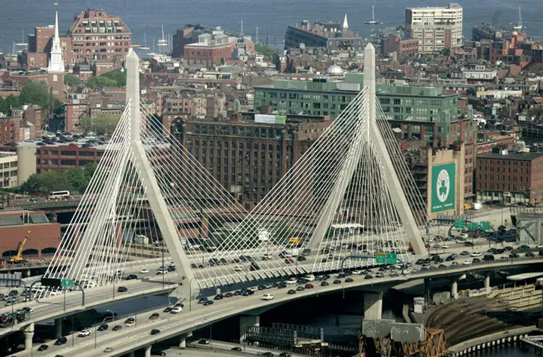 Cầu Zakim Bunker Hill là một cây cầu dây văng ở Massachusetts, Mỹ. Đây là cây cầu dây văng rộng nhất thế giới gồm 10 làn xe của xa lộ liên bang 93 bắc qua sông Charles, Boston, Massachusetts.