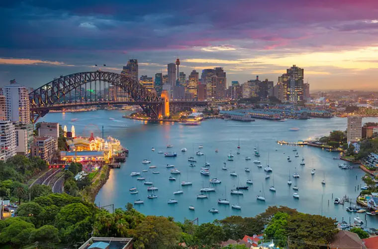 Mọi du khách ở khắp thế giới khi tới Australia nhất định phải leo lên cầu Cảng Sydney.