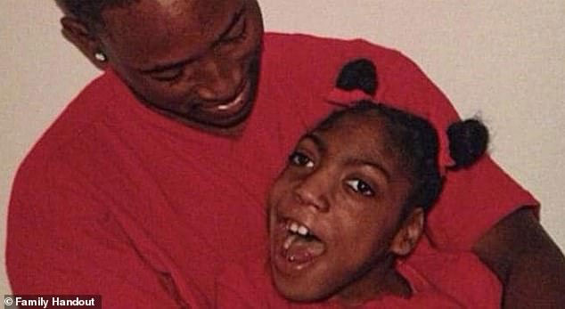 Co gai 20 tuoi “song lai” trong nha tang le, ai cung kinh ngac-Hinh-2