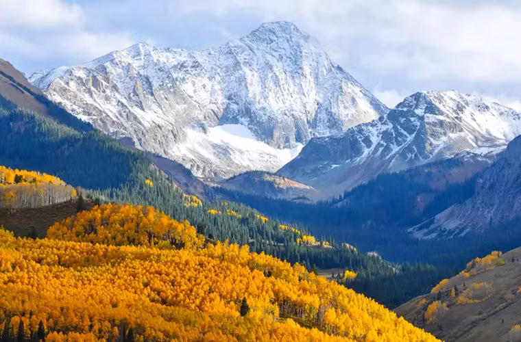 Núi Elk ở Colorado có 6 đỉnh núi cao hơn 4.200m.