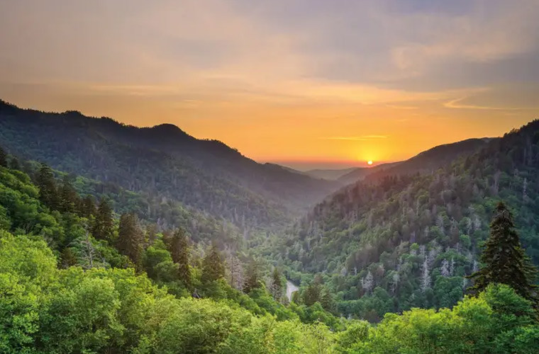 Công viên Quốc gia Núi Smoky là công viên quốc gia có nhiều khách tham quan nhất tại Mỹ.
