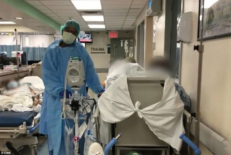 Các nhân viên y tế cho biết họ cảm thấy như đang ở vùng chiến sự khi số bệnh nhân chết vì Covid-19 tăng nhanh hàng ngày.