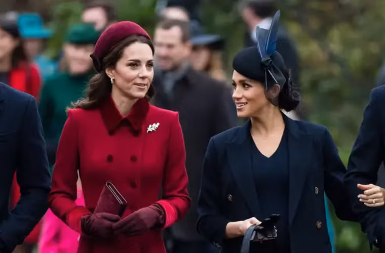 Tháng 12/2018: Meghan và chị dâu Kate Middleton cùng nhau tham dự lễ Giáng sinh.