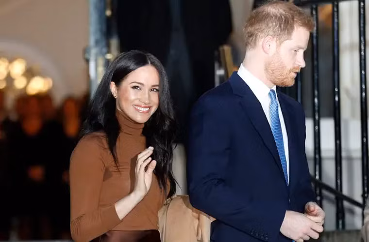 Tháng 1/2020: Meghan mặc chiếc áo len giá 70 USD trong lần xuất hiện đầu tiên trước công chúng trong năm 2020, trước khi hai vợ chồng tuyên bố rút khỏi Hoàng gia.