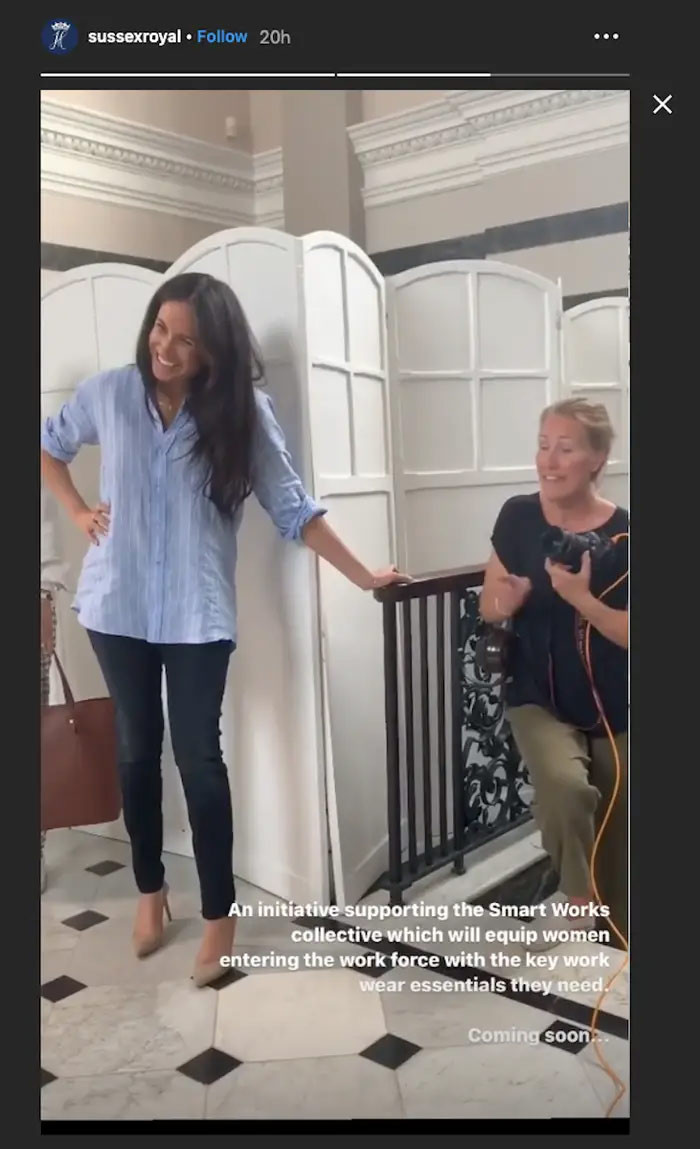 Tháng 8/2019: Meghan chia sẻ hình ảnh hậu trường buổi chụp bộ sưu tập thời trang mới của cô trên Instagram.