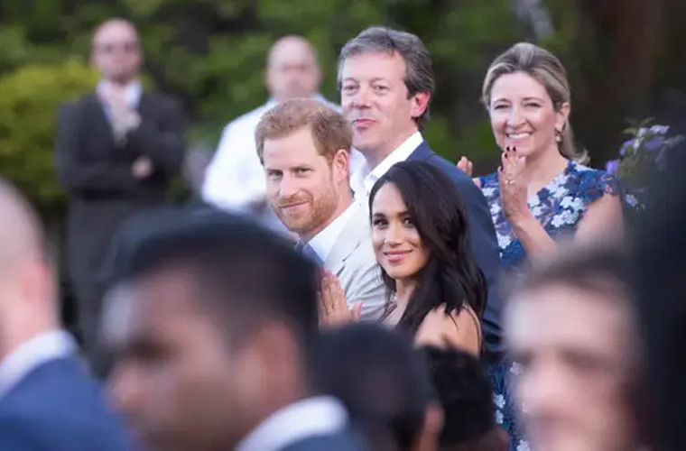 Sau khi rút khỏi hoàng gia, Meghan và Harry sẽ không còn được Cung điện Buckingham bảo vệ. Điều đó có nghĩa các tay săn ảnh sẽ tự do chụp và đăng ảnh của cặp đôi.