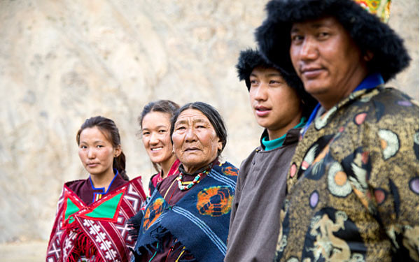 Tuy hôn nhân theo chế độ đa phu không được luật pháp của bất cứ quốc gia nào trên thế giới công nhận nhưng những người theo chế độ này cũng không bị xử phạt.