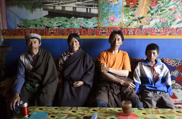 Không ai biết tại sao chế độ đa phu xuất hiện nhưng các nhà khoa học cho rằng lý do kinh tế có thể giải thích cho "hiện tượng" này.