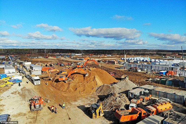 Toàn cảnh một bệnh viện mới đang được xây dựng khẩn trương ở Moscow để phục vụ cho công tác chống dịch Covid-19. Sau 12 ngày xây dựng, bệnh viện mới đã hoàn thành 40%.