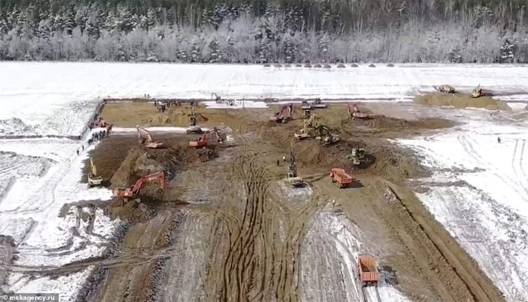 Công trường xây dựng bệnh viện mới phục vụ cho bệnh nhân nhiễm virus corona ở Moscow nhìn từ trên cao.