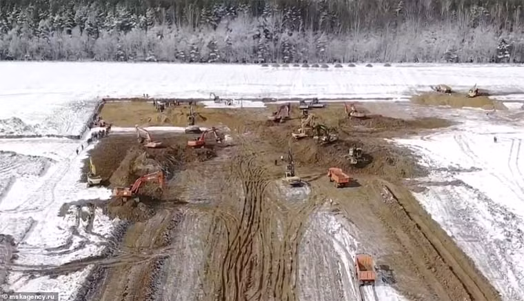 Công trường xây dựng bệnh viện mới phục vụ cho bệnh nhân nhiễm virus corona ở Moscow nhìn từ trên cao.