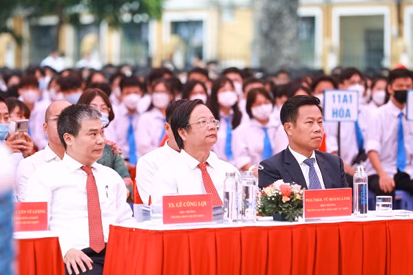 Chu tich nuoc: Doi moi mo hinh truong chuyen, boi duong nhan tai cho dat nuoc-Hinh-2