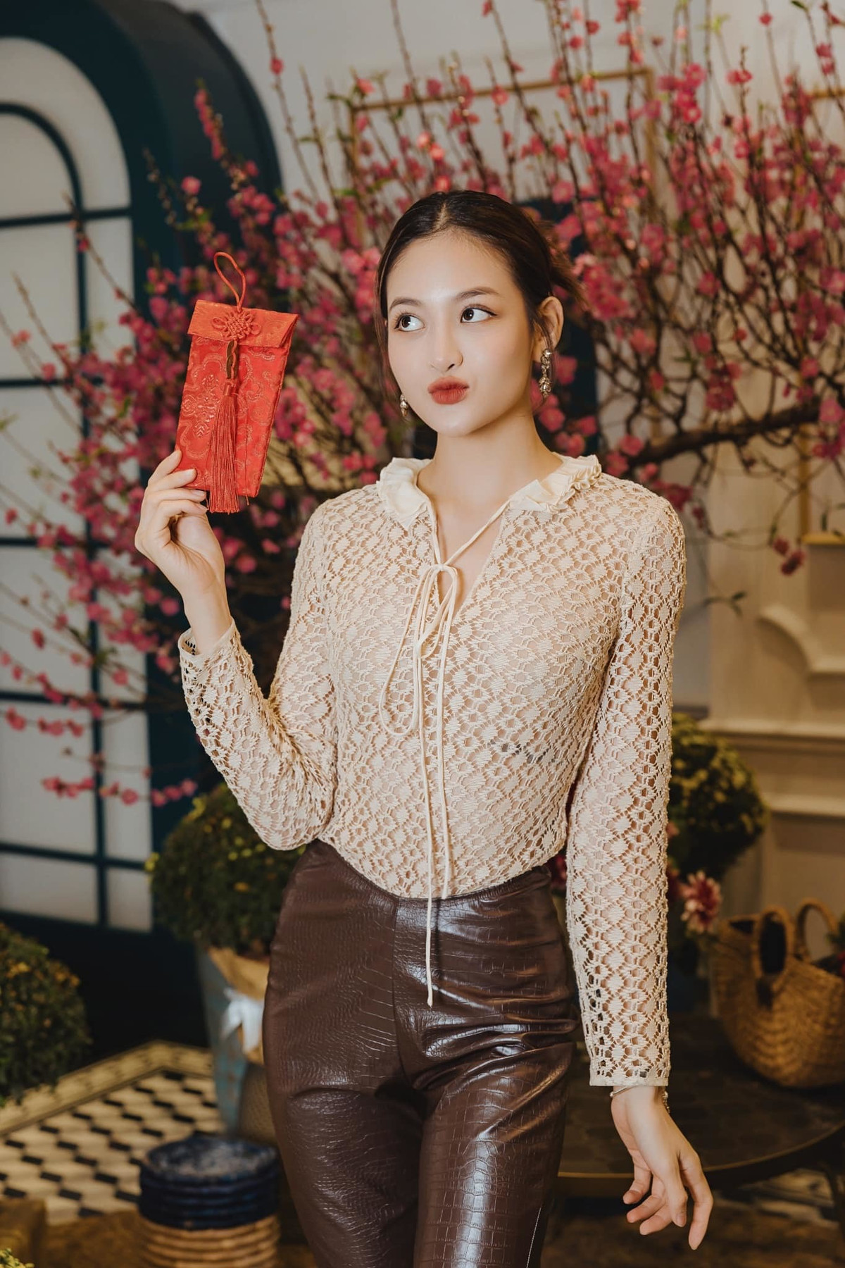 Con trai và bố mẹ đến chơi nhà mới của NSND Công Lý ngày Tết - Hình 10 Con trai va bo me den choi nha moi cua NSND Cong Ly ngay Tet-Hinh-10