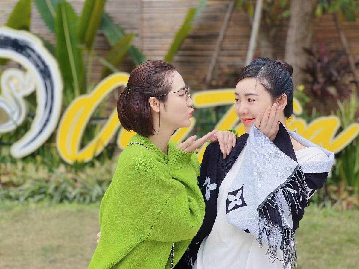 Con trai va bo me den choi nha moi cua NSND Cong Ly ngay Tet-Hinh-9