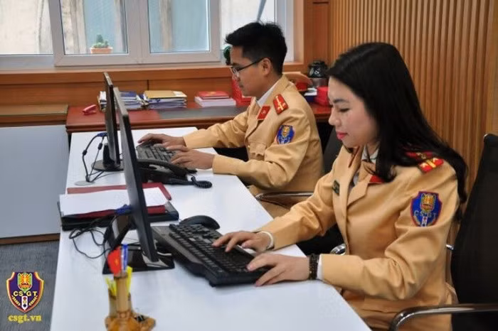 Bước 9: Cơ quan CSGT qua dịch vụ bưu điện sẽ gửi giấy tờ đang tạm giữ về địa chỉ người vi phạm đăng ký qua Cổng DVCQG để nhận lại