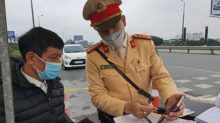 Bước 3: Thông tin về quyết định xử phạt do Cơ quan CSGT cung cấp sẽ được Cổng DVCQG chuyển đến người vi phạm qua tin nhắn điện thoại (do người vi phạm cung cấp).