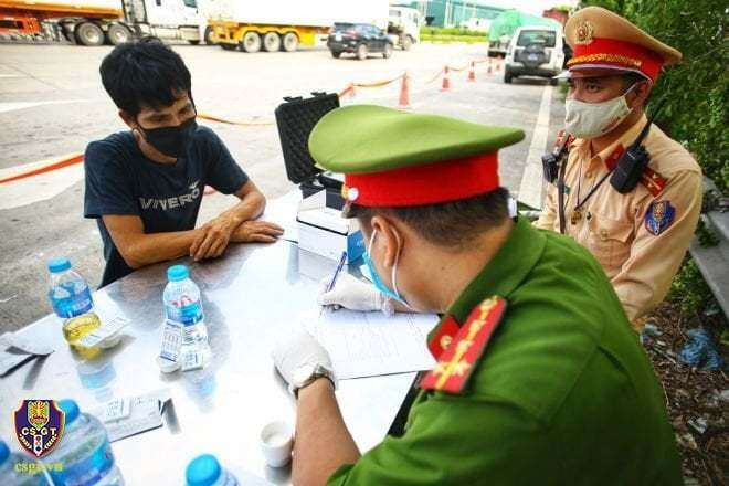 Bước 6: Thông qua Cổng DVCQG người vi phạm có thể hoàn thành việc nộp tiền phạt, đăng ký địa chỉ để nhận lại giấy tờ do cơ quan CSGT đang tạm giữ sau khi đã chấp hành xong quyết định xử phạt.