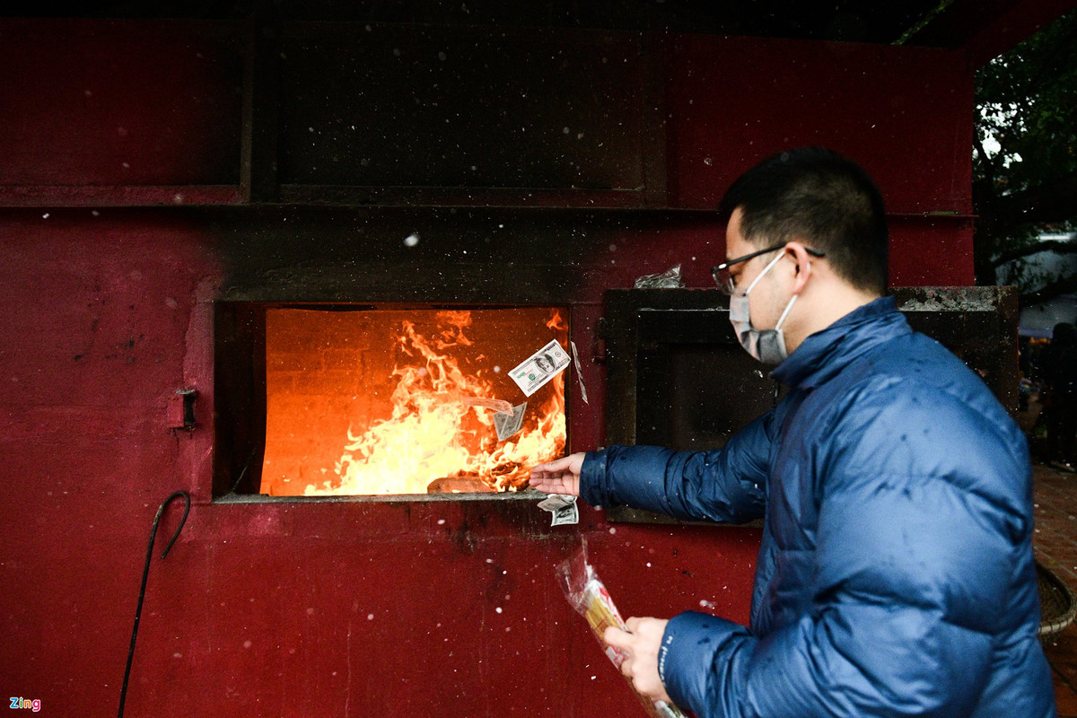 Khu vực hóa vàng rực lửa trong cả buổi chiều.