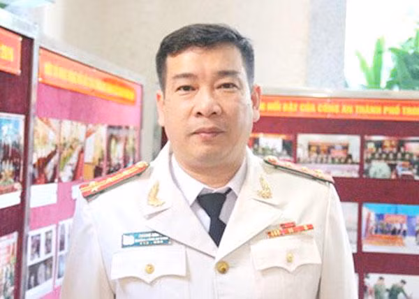 Đầu tiên, khoảng 22h ngày 22/9/2016, Nguyễn Đức Châu, cựu Đội trưởng Đội Cảnh sát hình sự Công an quận Tây Hồ nhận điện thoại của Phùng Anh Lê. Qua điện thoại, Lê hỏi Châu đang ở đâu, được Châu cho biết đang đi bắt truy nã tại Thái Nguyên.