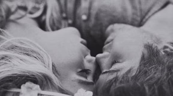 Trong quan hệ khác giới, phụ nữ rất thích 3 'hành động nhỏ' này Trong quan he khac gioi, phu nu rat thich 3 'hanh dong nho' nay