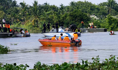 Sau vụ đắm tàu, cơ quan điều tra đã làm rõ thuyền Dìn Ký đã hết hạn đăng kiểm từ hơn 4 tháng trước khi tai nạn xảy ra. Người lái con thuyền, và trực tiếp nắm giữ sinh mạng tất cả hành khách là tài công không có giấy phép lái tàu.