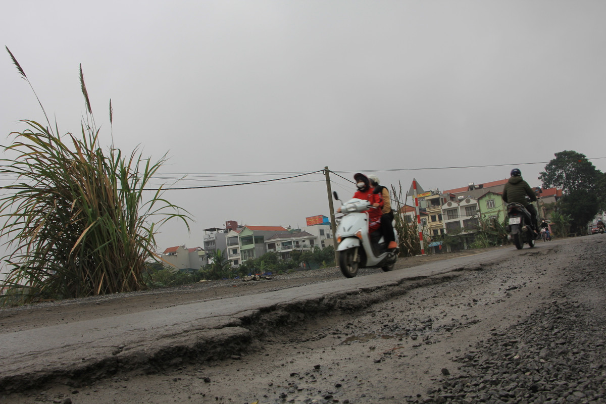 Tình trạng "đào lên lấp xuống" theo kiểu chắp vá nhiều lần và nhiều năm tại tuyến đường chỉ có chiều dài 2km với chi phí hàng tỷ đồng đặt ra nghi vấn về chất lượng, số lượng vật tư, năng lực yếu kém của chủ đầu tư và nhà thầu. Đặc biệt, nghi vấn về việc cố tình gây lãng phí tiền của Nhà nước.