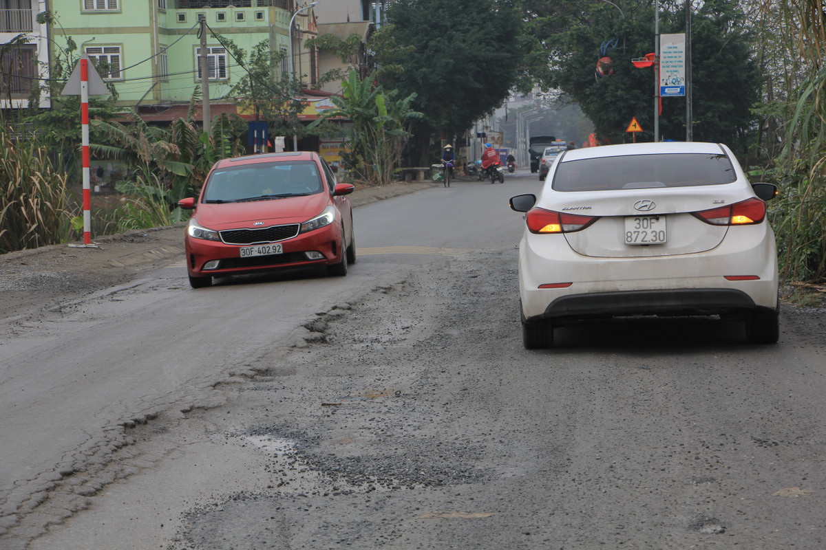 Vị lãnh đạo của Ban Quản lý DA Đầu tư xây dựng làm chủ đầu tư cũng cho biết, sắp tới sẽ tiến hành thi công cải tạo, nâng cấp, mở rộng tuyến đường Sơn Đồng - Song Phương.