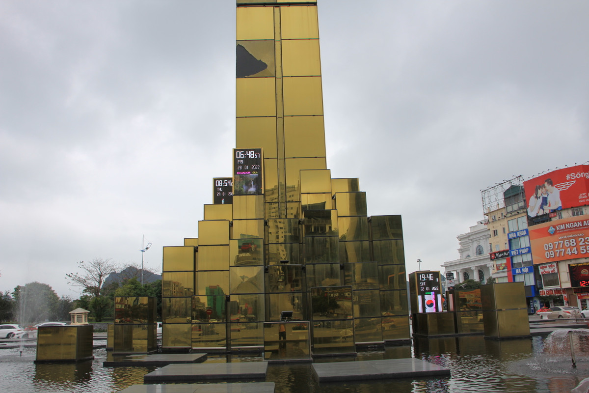 Cot dong ho 35 ty o Ha Long bong troc, xuong cap