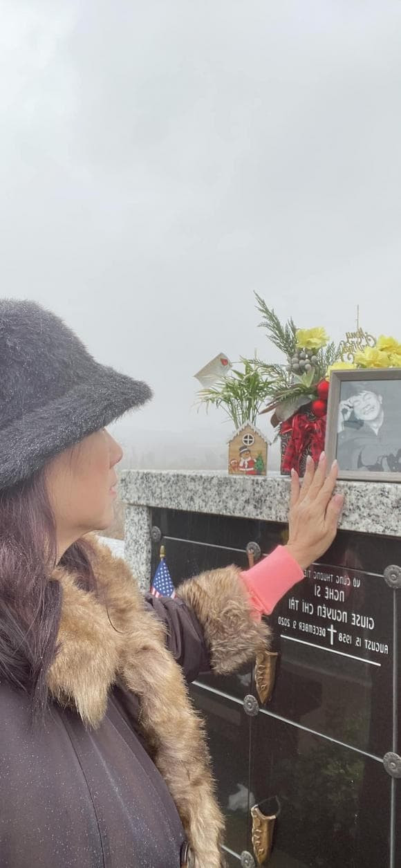 Sau hon 1 nam Chi Tai qua doi, ca si Phuong Loan ve Viet Nam