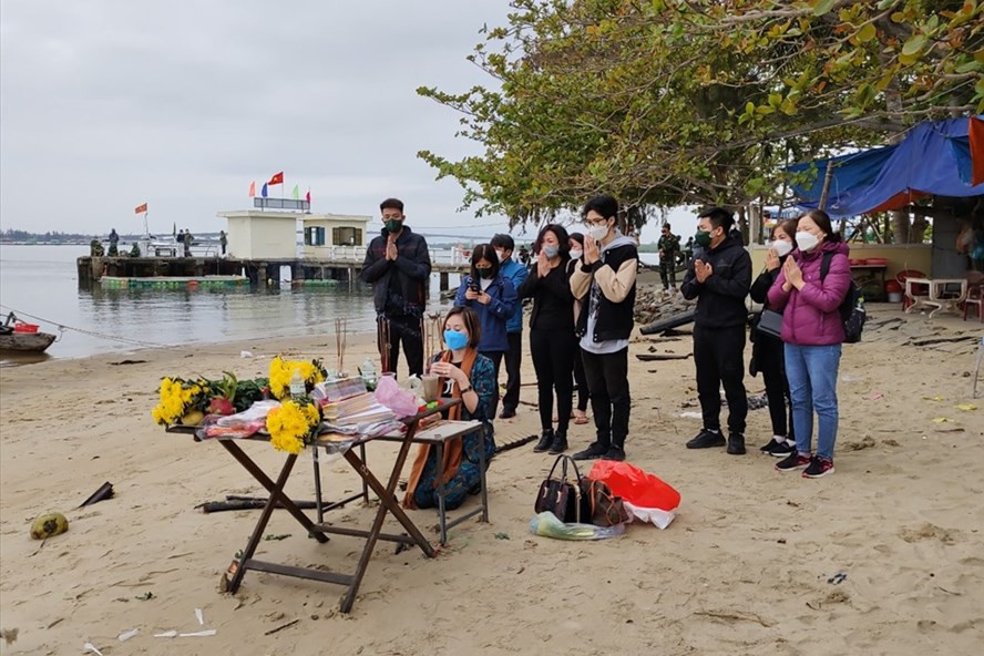 Đồng thời xử lý nghiêm theo quy định pháp luật nếu phát hiện vi phạm, đặc biệt xem xét trách nhiệm của chủ doanh nghiệp (chủ phương tiện) gây tai nạn nêu trên.