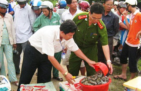 Thuong lai Trung Quoc mua tom tap chat co am muu gi hiem doc-Hinh-2