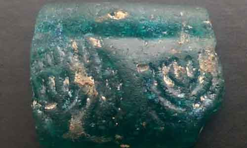 phat hien vong tay thuy tinh tinh xao co hinh anh