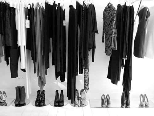 Màu sắc may mắn, hợp vận, nâng cao tài lộc đối với người sinh ngày 25/12 là màu đen, tím và nâu.